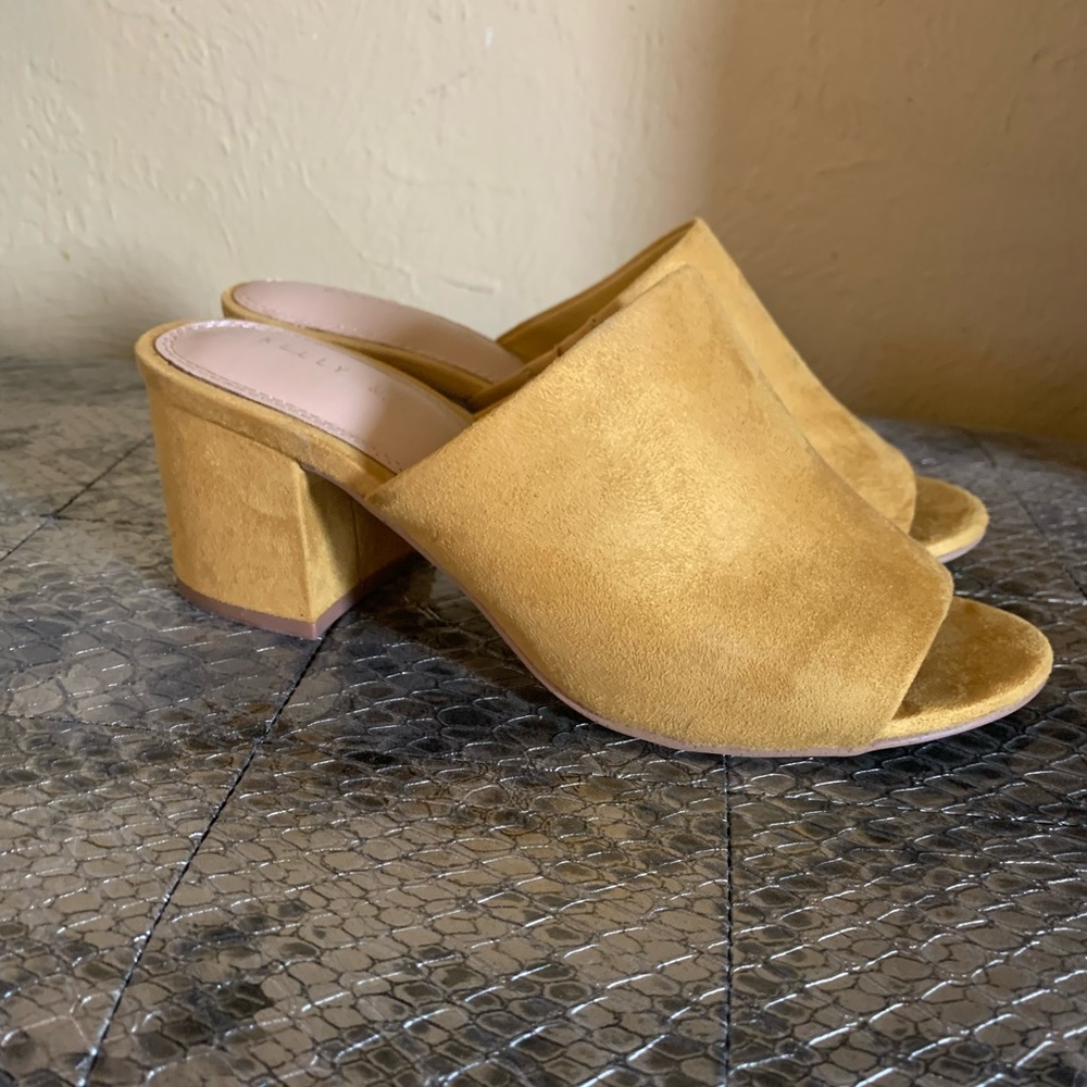 Kelly & Katie Borea Suede Shoes in Mustard Size 7